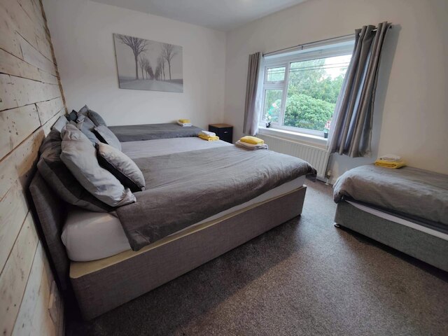 3 ベッド ハウス - スリープス 7 - ガーデン - パーキング - WiFi