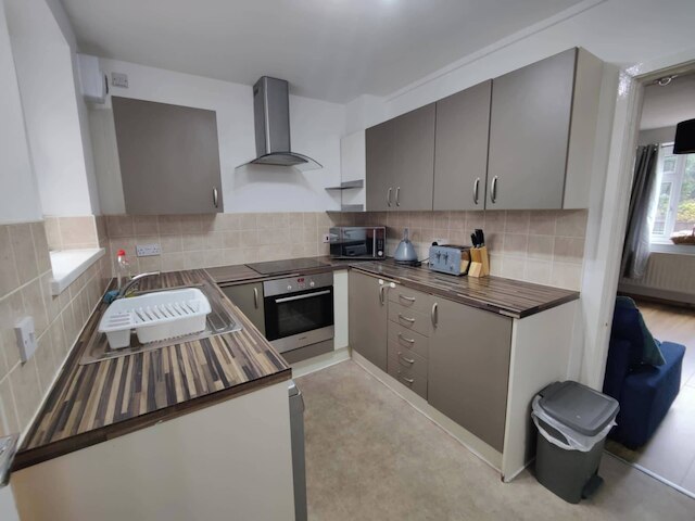 3 ベッド ハウス - スリープス 7 - ガーデン - パーキング - WiFi