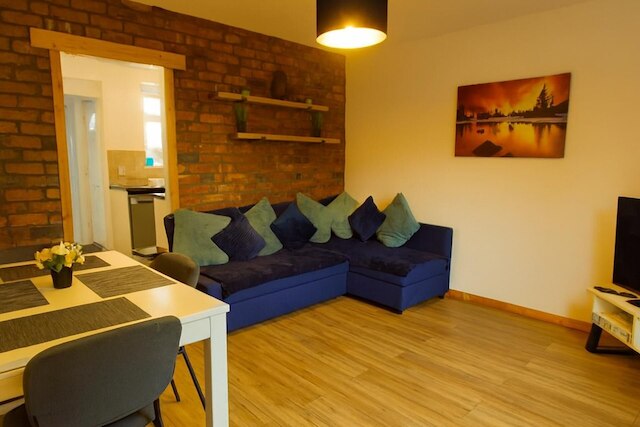 3 ベッド ハウス - スリープス 7 - ガーデン - パーキング - WiFi