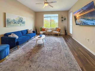 Charming 2BR Retreat Pool Gym 10min to Disneyland