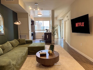 Luxe Deco Haven Pool Gym Parking Close to Disneyland