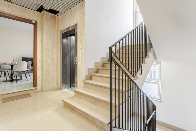 ラグジュアリー ニア ザ ステーション 2 ベッドルームズ 2 バス