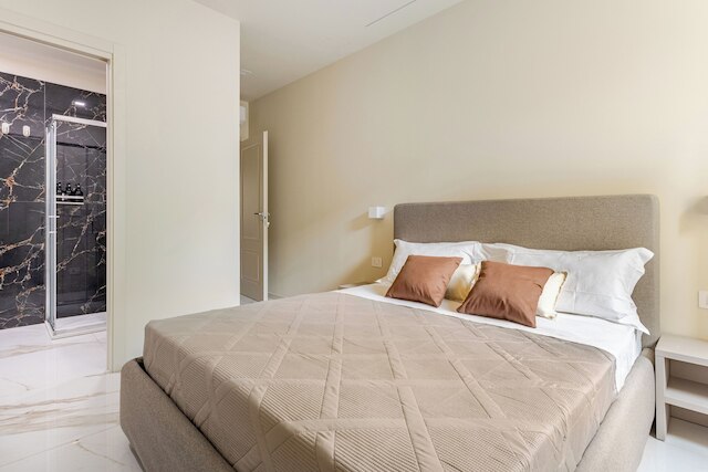 ラグジュアリー ニア ザ ステーション 2 ベッドルームズ 2 バス