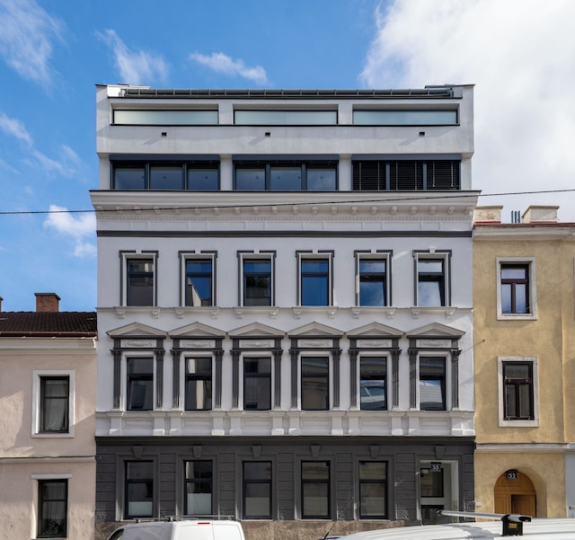 ベルベット ウィーン - アット メトロ ステーション U1 - 5 ミンズ トゥ オペラ