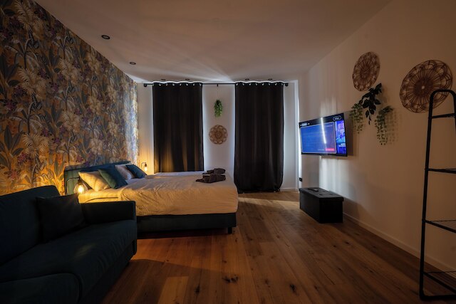 ベルベット ウィーン - アット メトロ ステーション U1 - 5 ミンズ トゥ オペラ