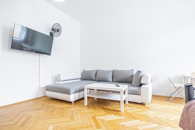 Lovely 4BR Apt with Garden near Danube