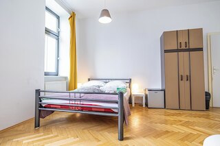 Lovely 4BR Apt with Garden near Danube