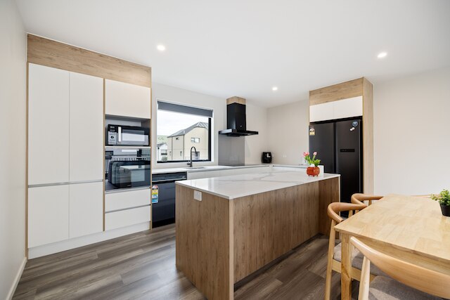 ブランド ニュー 3ベッドルーム ウィズ ガレージ イン セントラル CBD