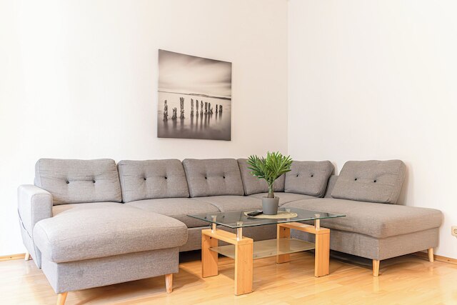 Basic 2BR Apt Near Westbahnhof