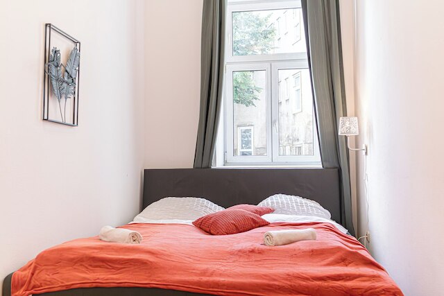 Basic 2BR Apt Near Westbahnhof