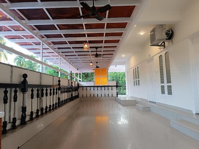 ホテル ブラフマ