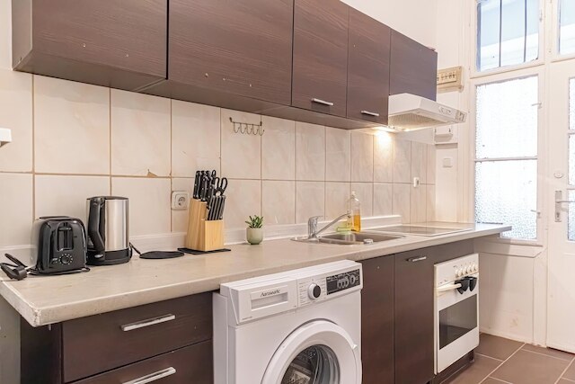 1BR Apt Near Westbahnhof Station