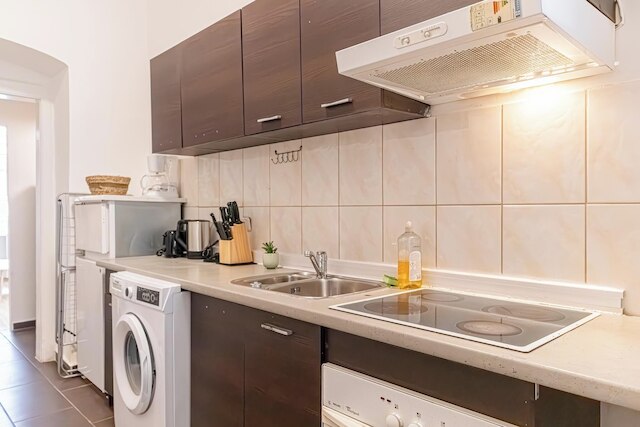 1BR Apt Near Westbahnhof Station