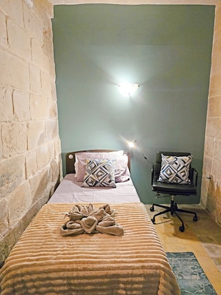 Maltese-Style APT - 5 mins from Valletta
