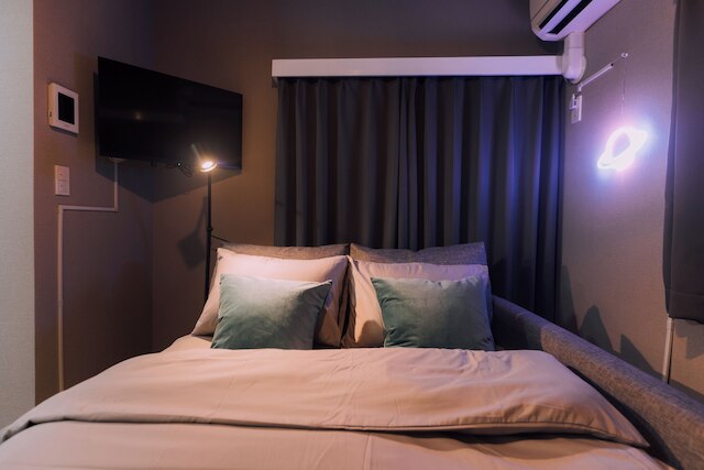 Shinjuku Neon Den 102