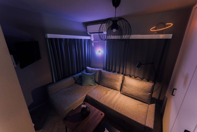 Shinjuku Neon Den 102