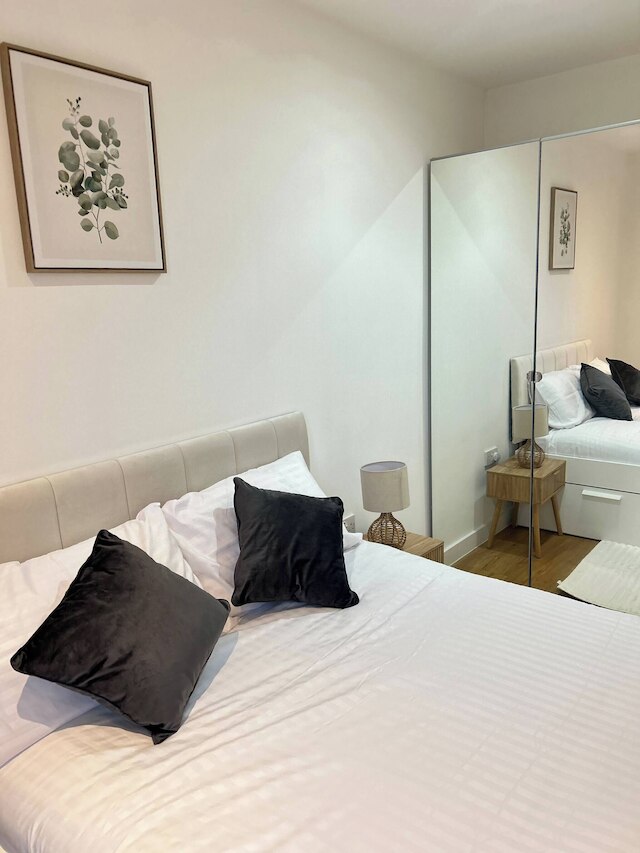 スペーシャス MCR アパートメント - ジム - テラス - ゲームズルーム - フリー セキュアド パーキング