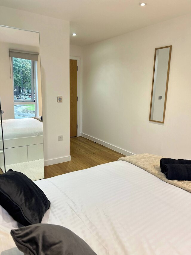 スペーシャス MCR アパートメント - ジム - テラス - ゲームズルーム - フリー セキュアド パーキング