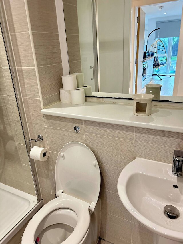 スペーシャス MCR アパートメント - ジム - テラス - ゲームズルーム - フリー セキュアド パーキング