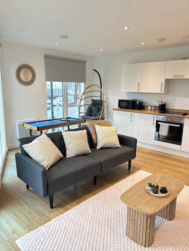 スペーシャス MCR アパートメント - ジム - テラス - ゲームズルーム - フリー セキュアド パーキング