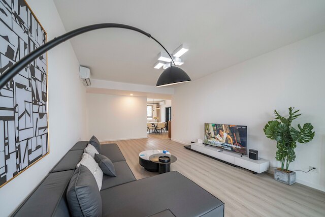 Tyms Spacious 3BR 2BA APT Laishi Di