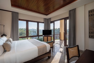 エマナ アビアン タクス