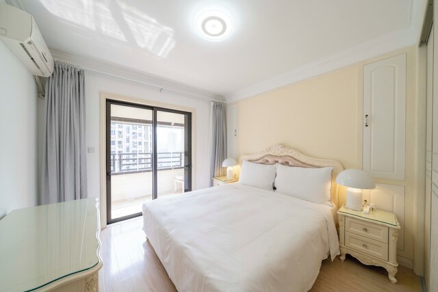 Tyms 2BR APT Xujiahui Dacheng Residence