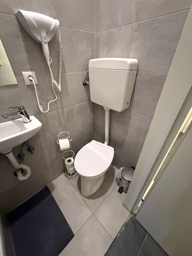 モダン 1ベッドルーム アパートメント ステップス フロム ウェストバーンホフ