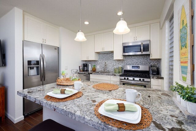 コナ マンションズ E333 1 ベッドルーム コンド