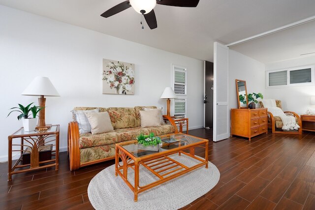 コナ マンションズ E333 1 ベッドルーム コンド