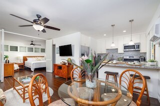 コナ マンションズ E333 1 ベッドルーム コンド