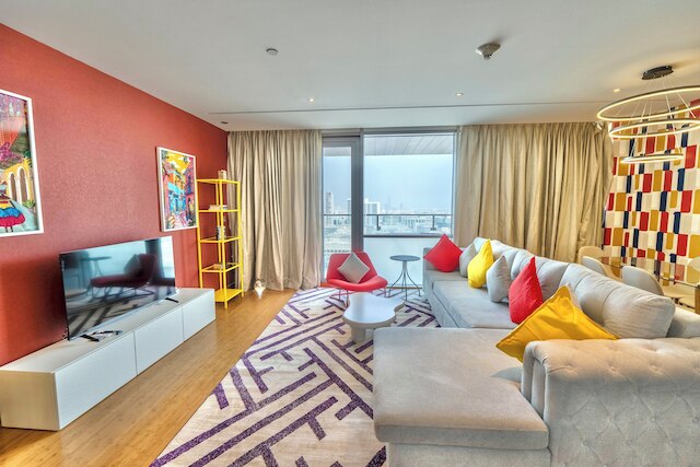 ラグジュアリー ホームステイ ニア ドバイ WTC