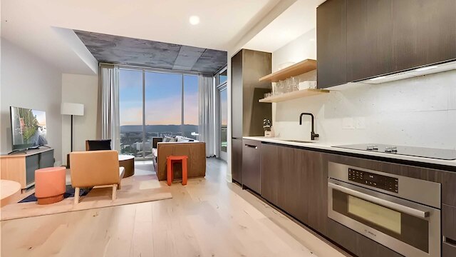 2 ラグジュアリー コンドス, 1 ブロック フロム レイニー ストリート ニュー ハイライズ ウィズ ルーフトッププール & ジム