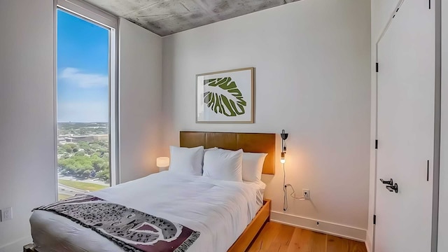 2 ラグジュアリー コンドス, 1 ブロック フロム レイニー ストリート ニュー ハイライズ ウィズ ルーフトッププール & ジム