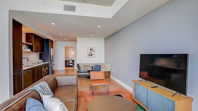 2 ラグジュアリー コンドス, 1 ブロック フロム レイニー ストリート ニュー ハイライズ ウィズ ルーフトッププール & ジム