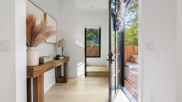 スタイリッシュ ホーム ウィズ ファイアピット & バルコニー ステップス フロム オースティンズ ベスト ニア レイニーストリート, レディバードレイク & ダウンタウン ジ アシュリー by アバンステイ