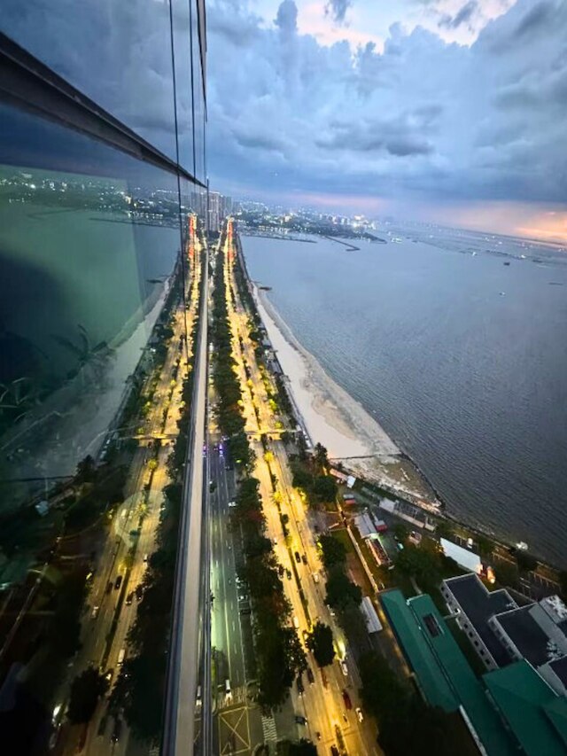 シー ファミリールーム イン フロント オブ US エンバシー