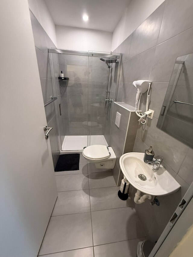 コージー 1ベッドルーム アパートメント ウォーク トゥ ウェストバンホフ