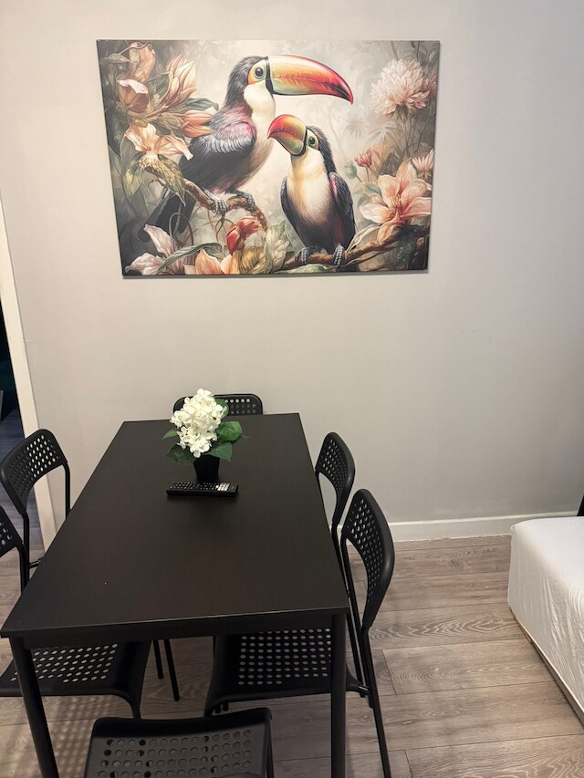 シンプル 2ベッドルーム ニア ウェストバーンホフ ステーション