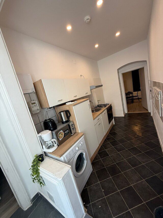 シンプル 2ベッドルーム ニア ウェストバーンホフ ステーション