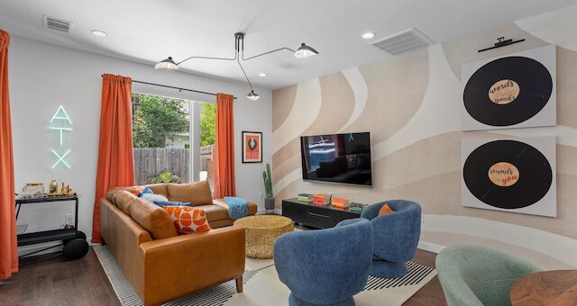 スペーシャス 5ベッドルーム オースティン ホーム ウィズ バックヤード ファイヤーピット