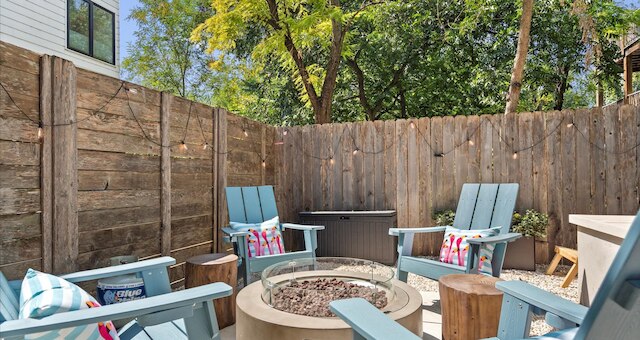 エクレクティック グループ ゲッタウェイ ウィズ プール パティオ ファイヤーピット