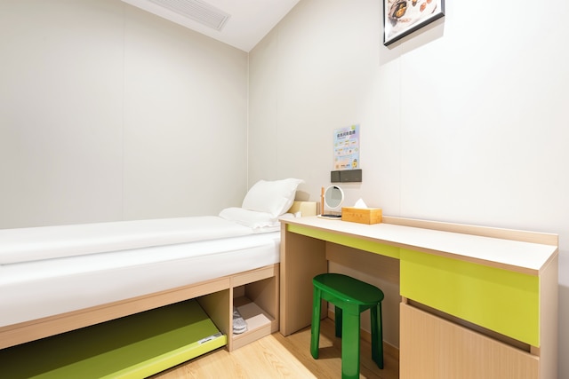 Lemon Hotel- New World Shopping Mall