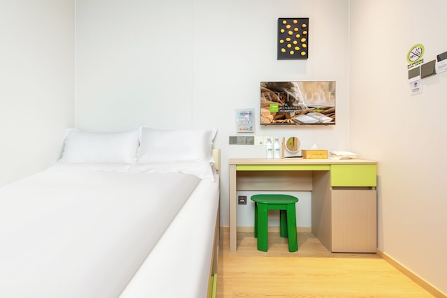 Lemon Hotel- New World Shopping Mall