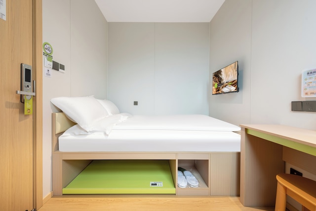 Lemon Hotel- New World Shopping Mall