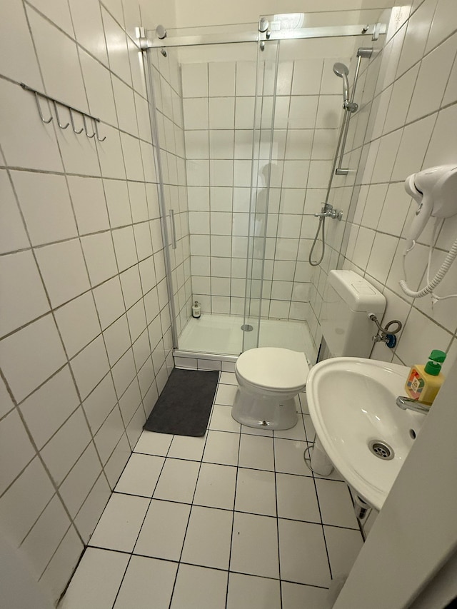 モダン 2ベッドルーム アパートメント ステップス フロム ウェストバーンホフ