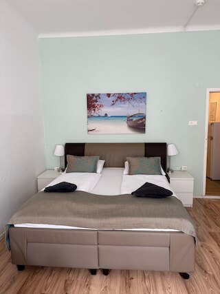 モダン 2ベッドルーム アパートメント ステップス フロム ウェストバーンホフ