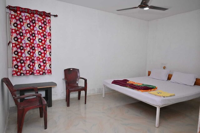 ウィスパリング ロックス ジャングル リゾート