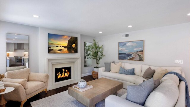 スパニッシュ インスパイアード ミッション ビエホ ホーム ウィズ コートヤード ファイアピット & バックヤード ダイニング カサ コルデロ by Avantstay