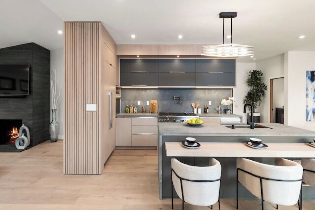 ファーリー コート - スタイリッシュ ヒルサイド レジデンス ウィズ スタニング ビューズ